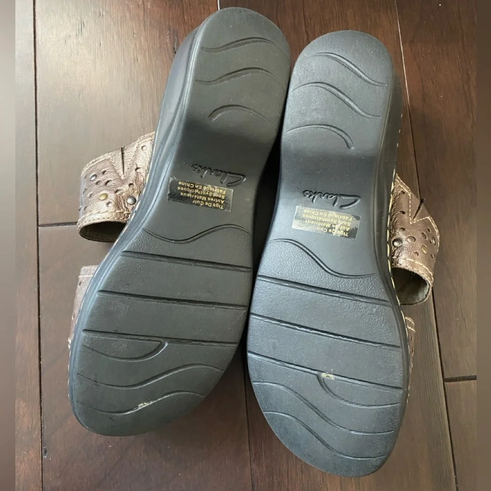 Clarks Pewter Sandals - Picture 3 of 8